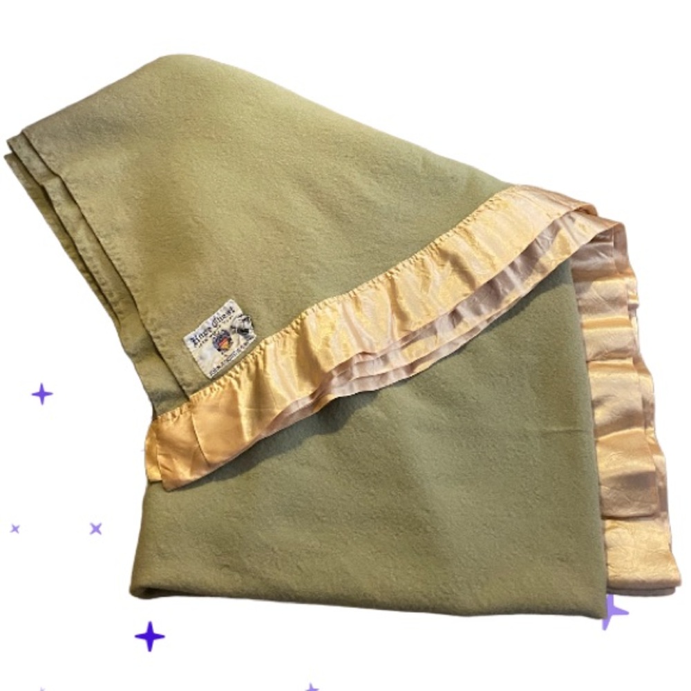 Vtg 71x72 satin trim 100% merino wool hope chest England green gold MCM blanket